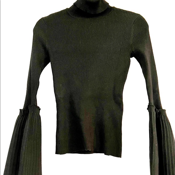 Design Lab turtleneck with wide fan cuffs. - Picture 3 of 3